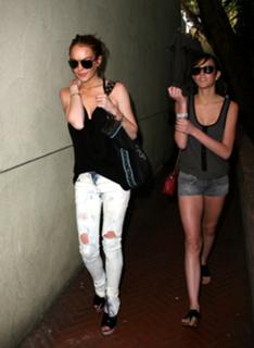 Lindsay Lohan feet photo thumbnail