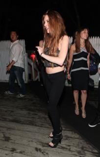 Lindsay Lohan feet photo thumbnail