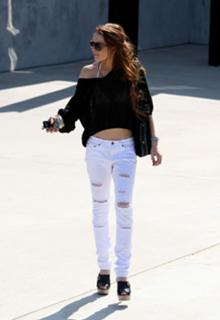Lindsay Lohan feet photo thumbnail