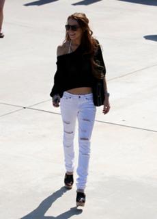 Lindsay Lohan feet photo thumbnail