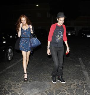 Lindsay Lohan feet photo thumbnail