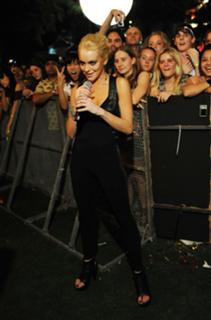 Lindsay Lohan feet photo thumbnail