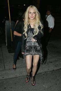 Lindsay Lohan feet photo thumbnail