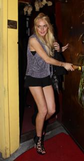 Lindsay Lohan feet photo thumbnail