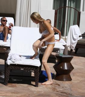 Lindsay Lohan feet photo thumbnail