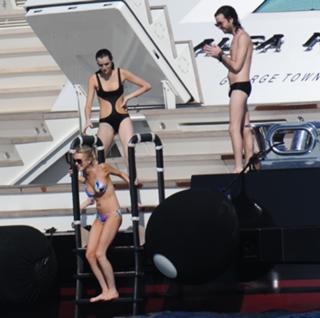 Lindsay Lohan feet photo thumbnail