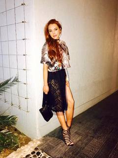 Lindsay Lohan feet photo thumbnail