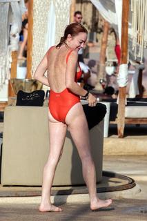 Lindsay Lohan feet photo thumbnail