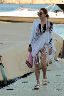 Lindsay Lohan feet photo thumbnail