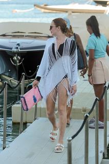 Lindsay Lohan feet photo thumbnail