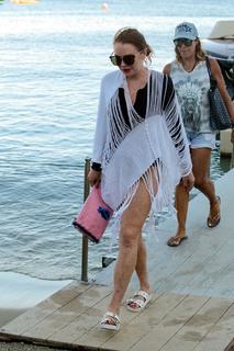 Lindsay Lohan feet photo thumbnail