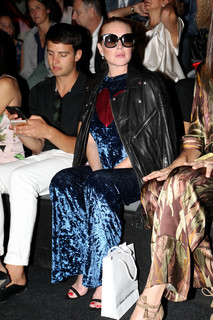 Lindsay Lohan feet photo thumbnail