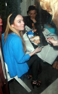 Lindsay Lohan feet photo thumbnail
