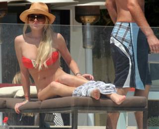 Lindsay Lohan feet photo thumbnail