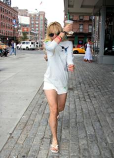Lindsay Lohan feet photo thumbnail