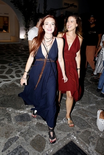 Lindsay Lohan feet photo thumbnail