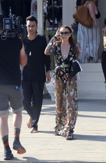 Lindsay Lohan feet photo thumbnail
