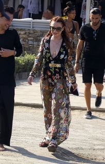 Lindsay Lohan feet photo thumbnail