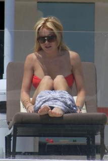 Lindsay Lohan feet photo thumbnail