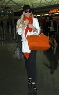 Lindsay Lohan feet photo thumbnail