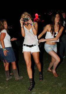 Lindsay Lohan feet photo thumbnail