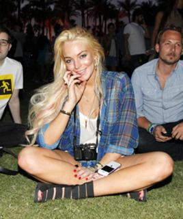 Lindsay Lohan feet photo thumbnail