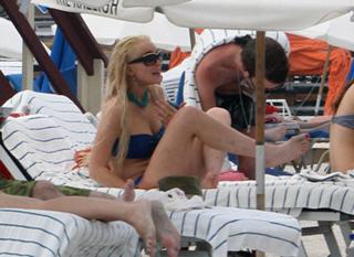 Lindsay Lohan feet photo thumbnail