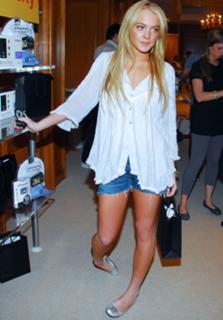 Lindsay Lohan feet photo thumbnail