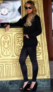 Lindsay Lohan feet photo thumbnail