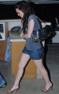 Lindsay Lohan feet photo thumbnail