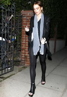 Lindsay Lohan feet photo thumbnail