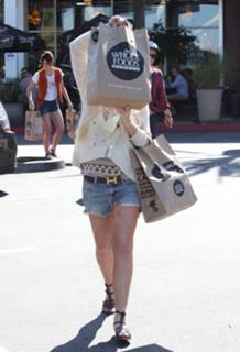 Lindsay Lohan feet photo thumbnail