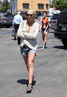 Lindsay Lohan feet photo thumbnail