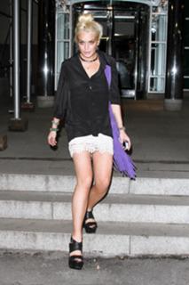 Lindsay Lohan feet photo thumbnail