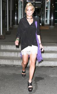 Lindsay Lohan feet photo thumbnail