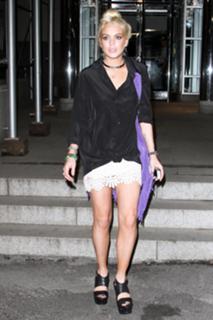 Lindsay Lohan feet photo thumbnail