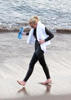 Lindsay Lohan feet photo thumbnail