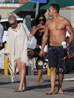 Lindsay Lohan feet photo thumbnail