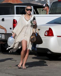 Lindsay Lohan feet photo thumbnail