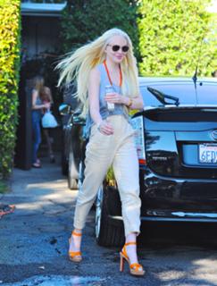 Lindsay Lohan feet photo thumbnail