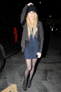 Lindsay Lohan feet photo thumbnail