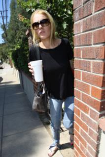 Lindsay Lohan feet photo thumbnail