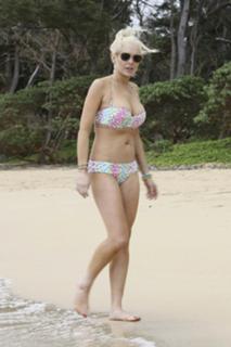 Lindsay Lohan feet photo thumbnail