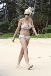 Lindsay Lohan feet photo thumbnail