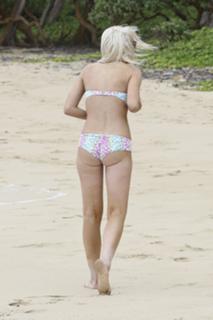 Lindsay Lohan feet photo thumbnail