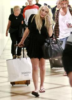 Lindsay Lohan feet photo thumbnail