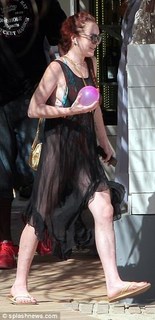 Lindsay Lohan feet photo thumbnail