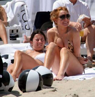 Lindsay Lohan feet photo thumbnail
