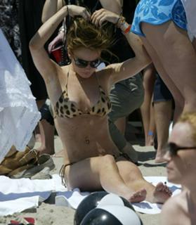 Lindsay Lohan feet photo thumbnail