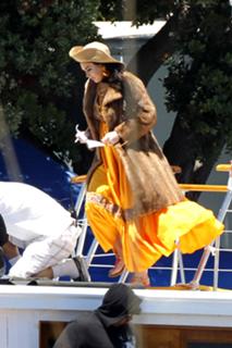 Lindsay Lohan feet photo thumbnail